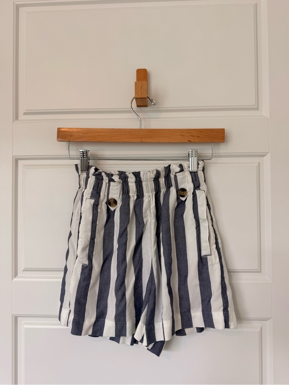 American Eagle Blue & White Vertical Striped Paperbag Shorts - Size XS